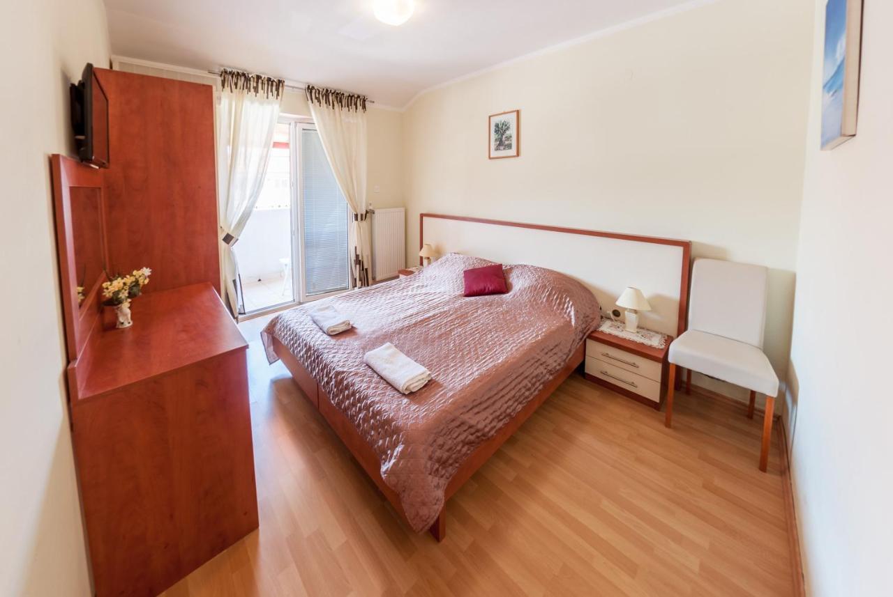 Pag Marina Rooms & Apartment ภายนอก รูปภาพ