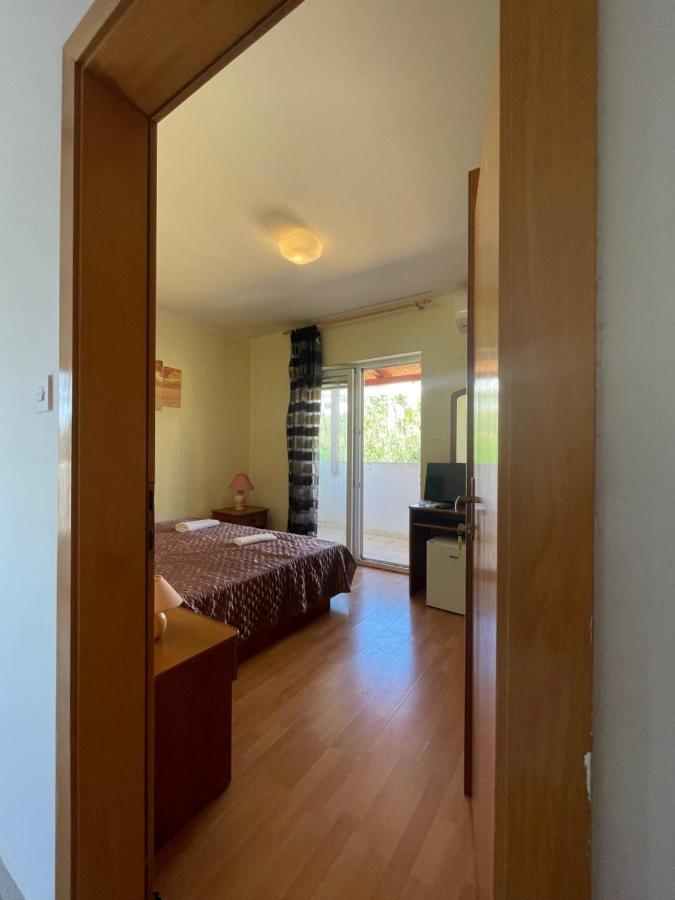 Pag Marina Rooms & Apartment ภายนอก รูปภาพ