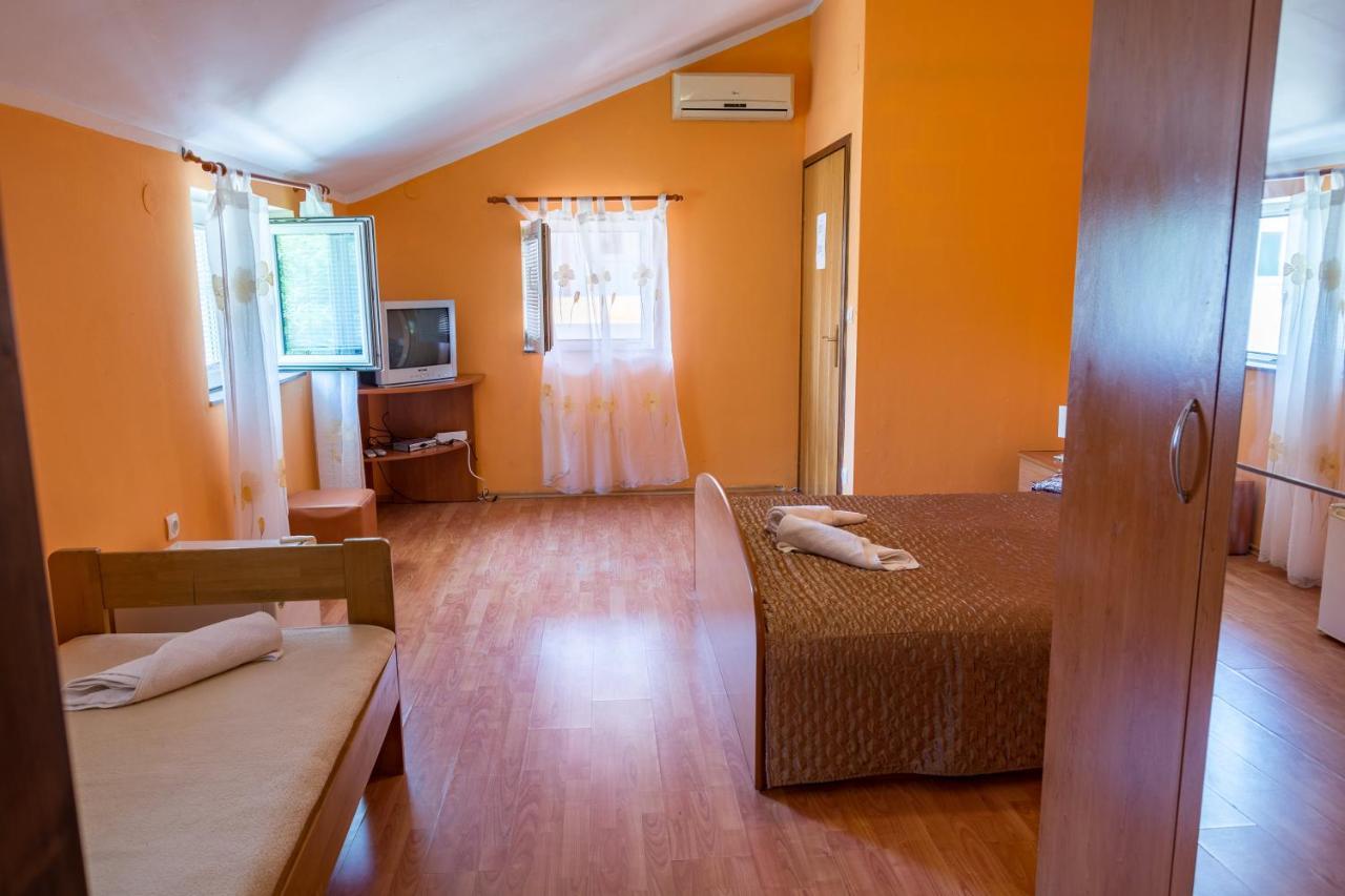 Pag Marina Rooms & Apartment ภายนอก รูปภาพ