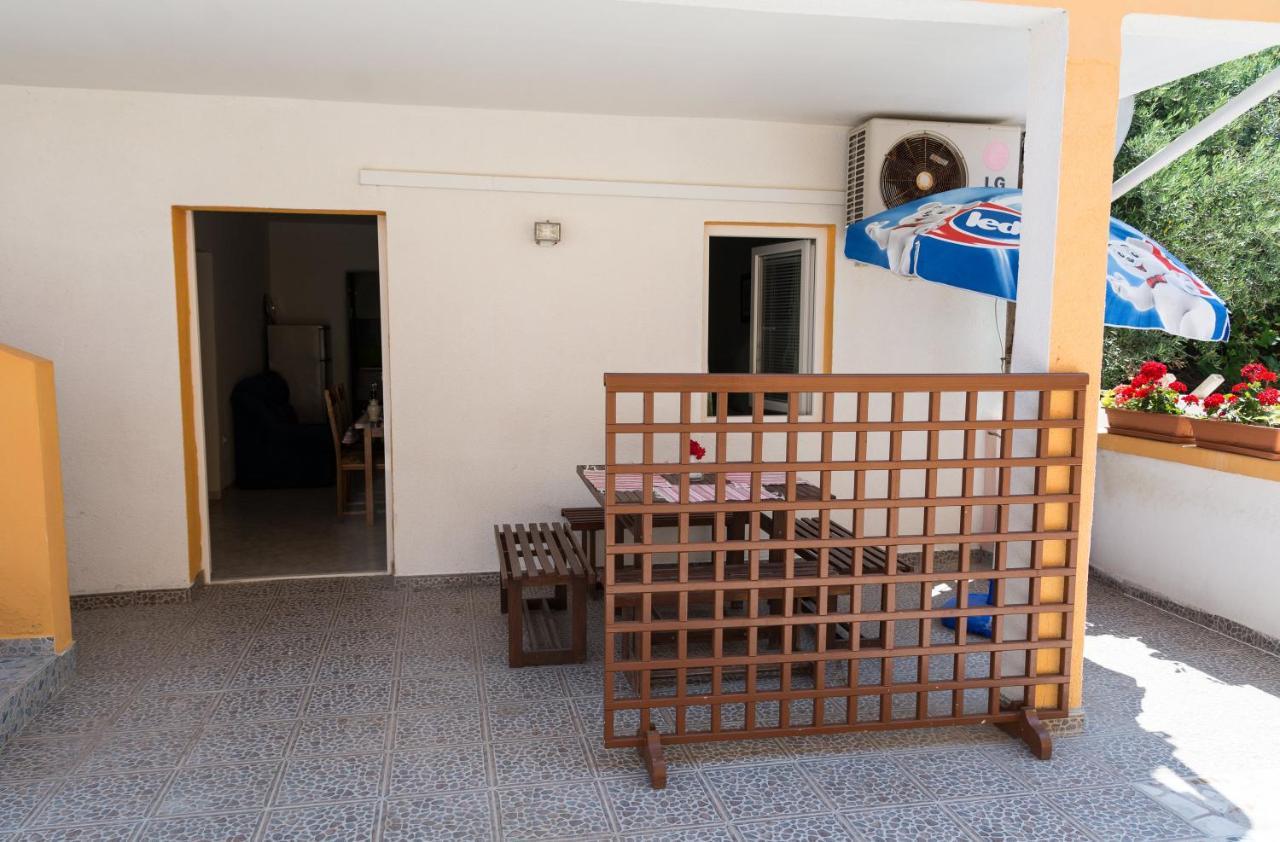 Pag Marina Rooms & Apartment ภายนอก รูปภาพ