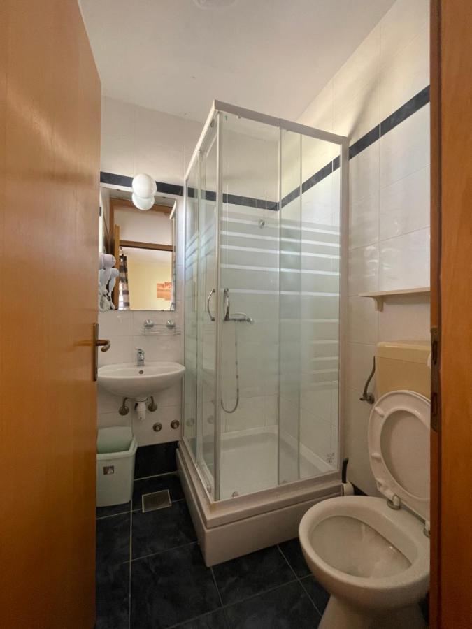 Pag Marina Rooms & Apartment ภายนอก รูปภาพ
